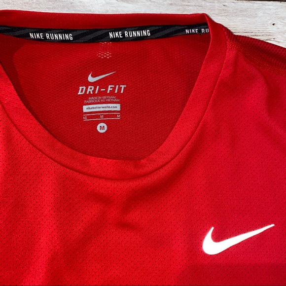 Nike Running Dri-Fit Reflective swoosh Size Medium - Picture 3 of 4